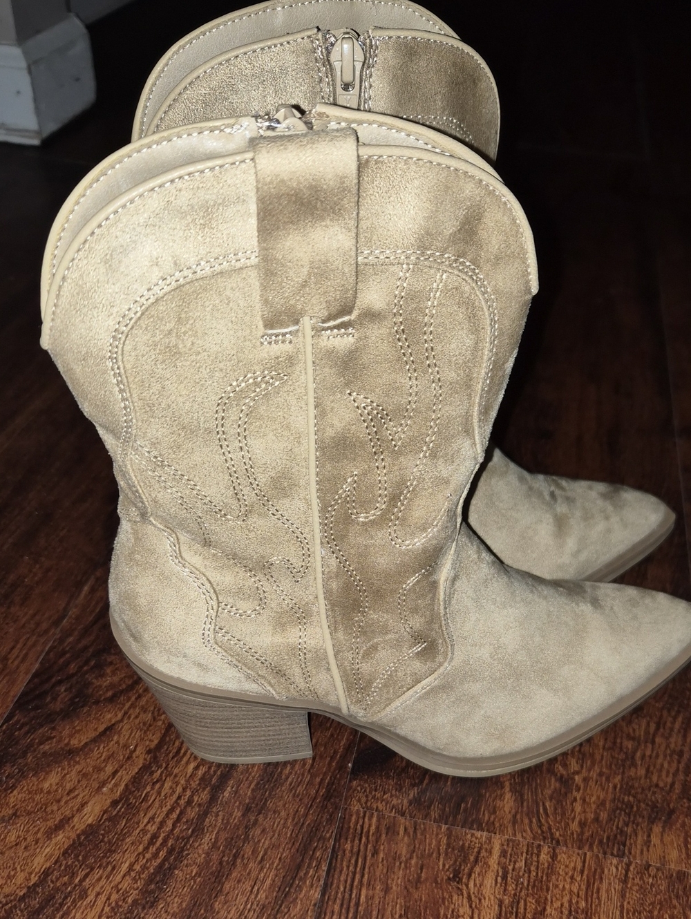 Universal Thread Beige Suede Western Ankle Boots